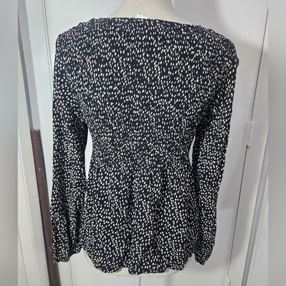 Urban Romantics Black and Cream smocked  Peplum Top Sz Large - Picture 6 of 7